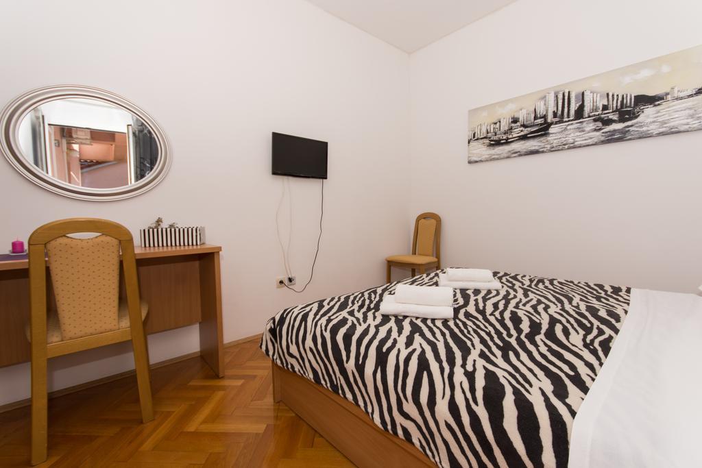 Guest House Mamut คาชเตลา ภายนอก รูปภาพ