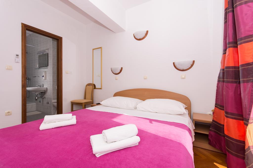Guest House Mamut คาชเตลา ภายนอก รูปภาพ