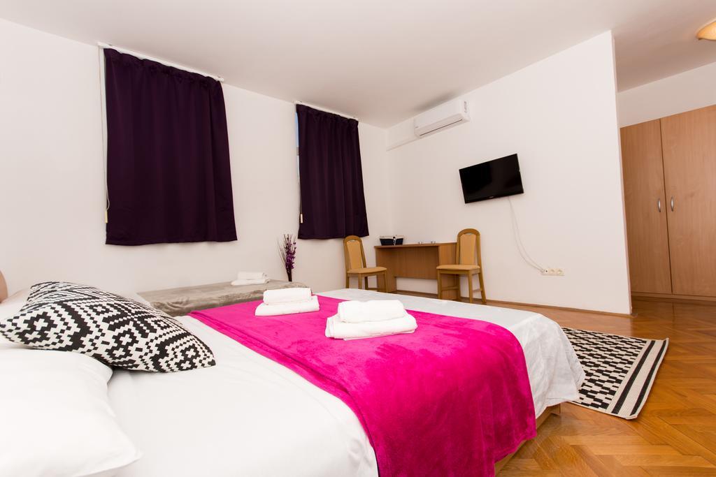 Guest House Mamut คาชเตลา ภายนอก รูปภาพ