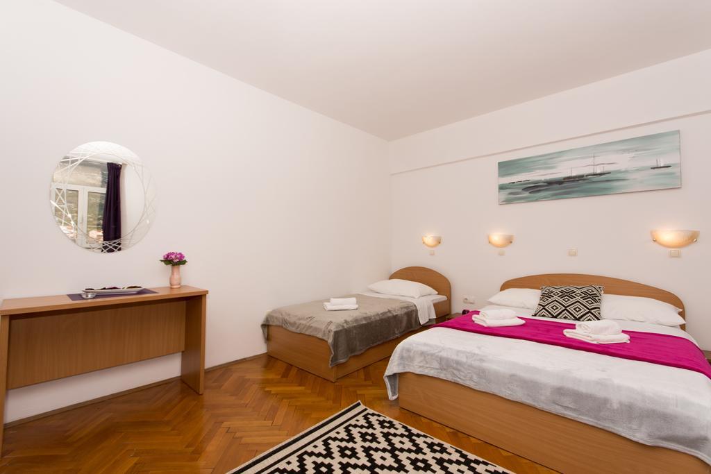 Guest House Mamut คาชเตลา ภายนอก รูปภาพ
