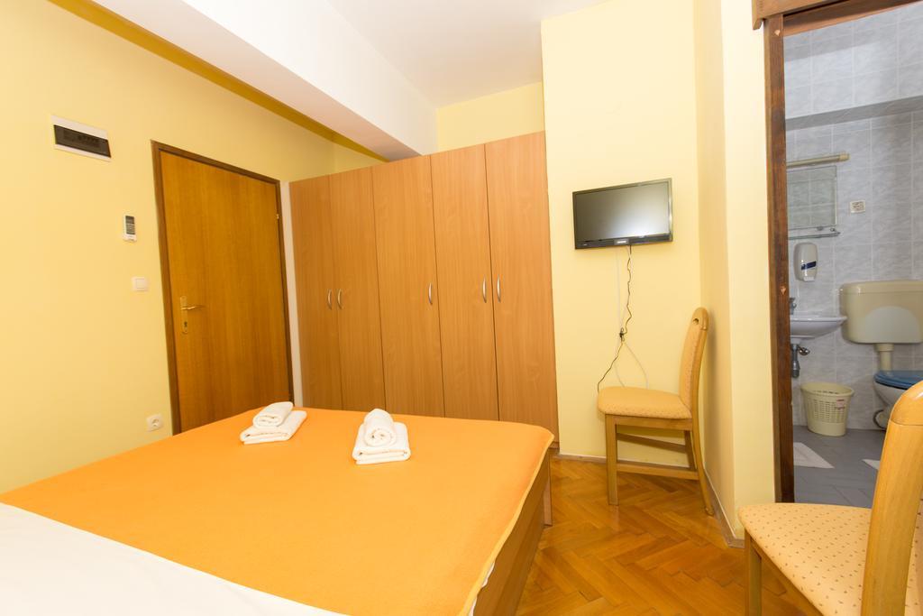 Guest House Mamut คาชเตลา ภายนอก รูปภาพ