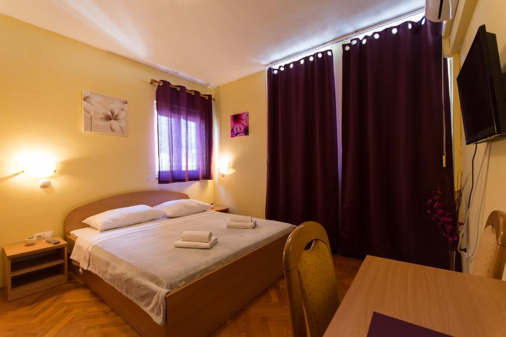 Guest House Mamut คาชเตลา ภายนอก รูปภาพ