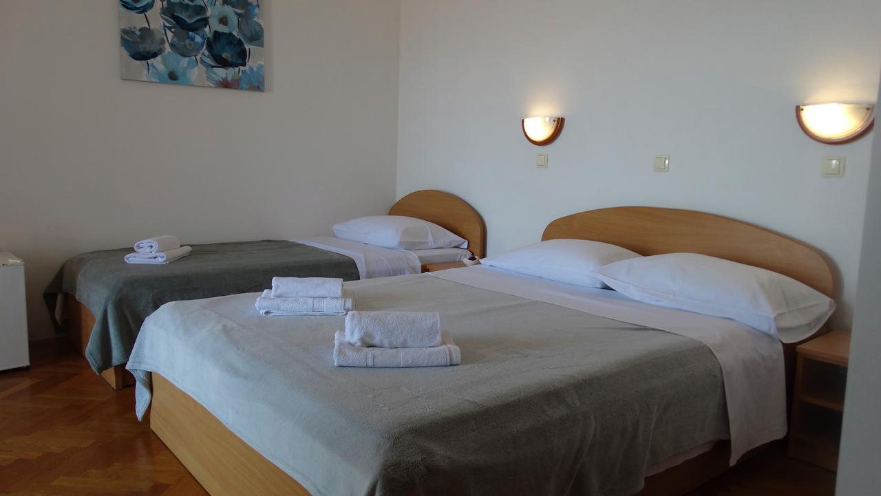 Guest House Mamut คาชเตลา ภายนอก รูปภาพ