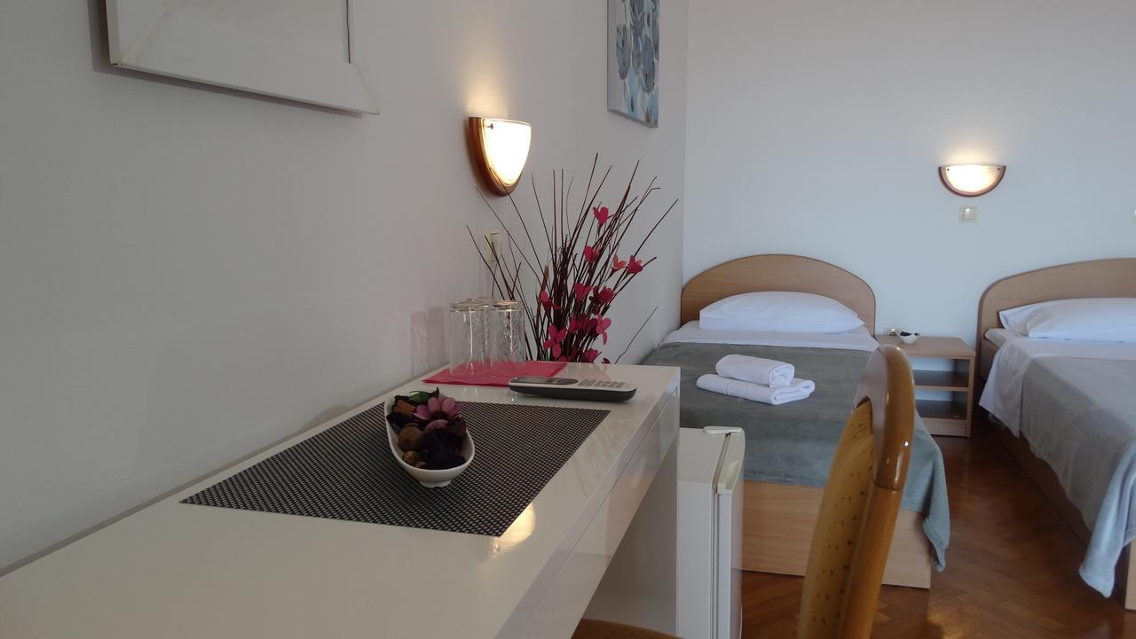 Guest House Mamut คาชเตลา ภายนอก รูปภาพ