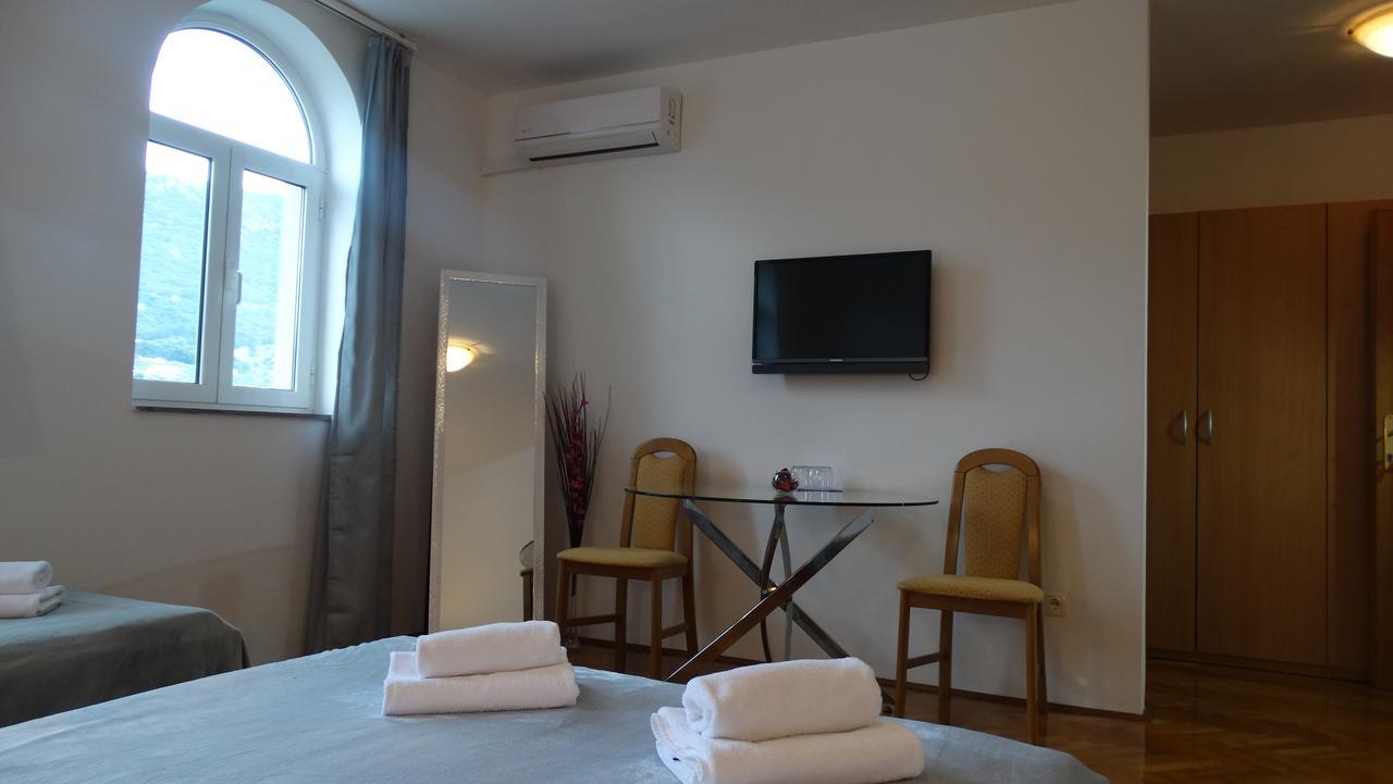 Guest House Mamut คาชเตลา ภายนอก รูปภาพ
