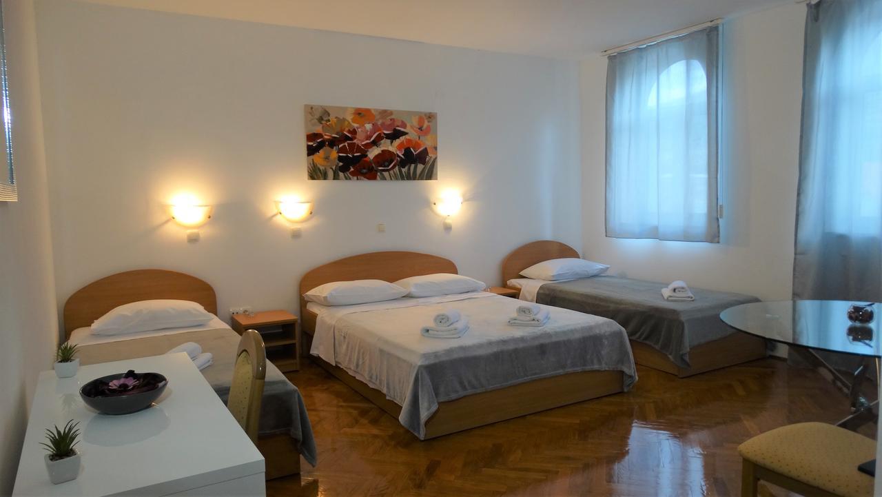 Guest House Mamut คาชเตลา ภายนอก รูปภาพ