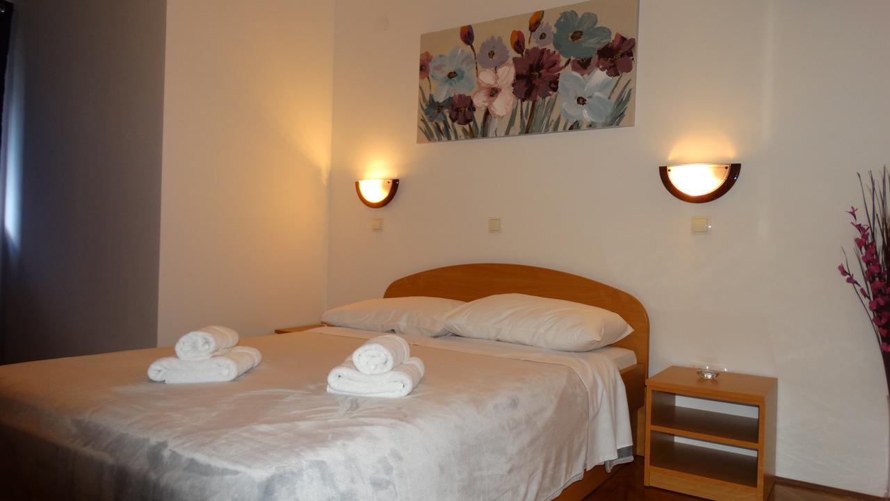 Guest House Mamut คาชเตลา ภายนอก รูปภาพ