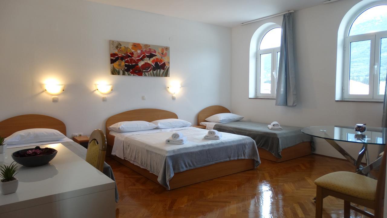 Guest House Mamut คาชเตลา ภายนอก รูปภาพ