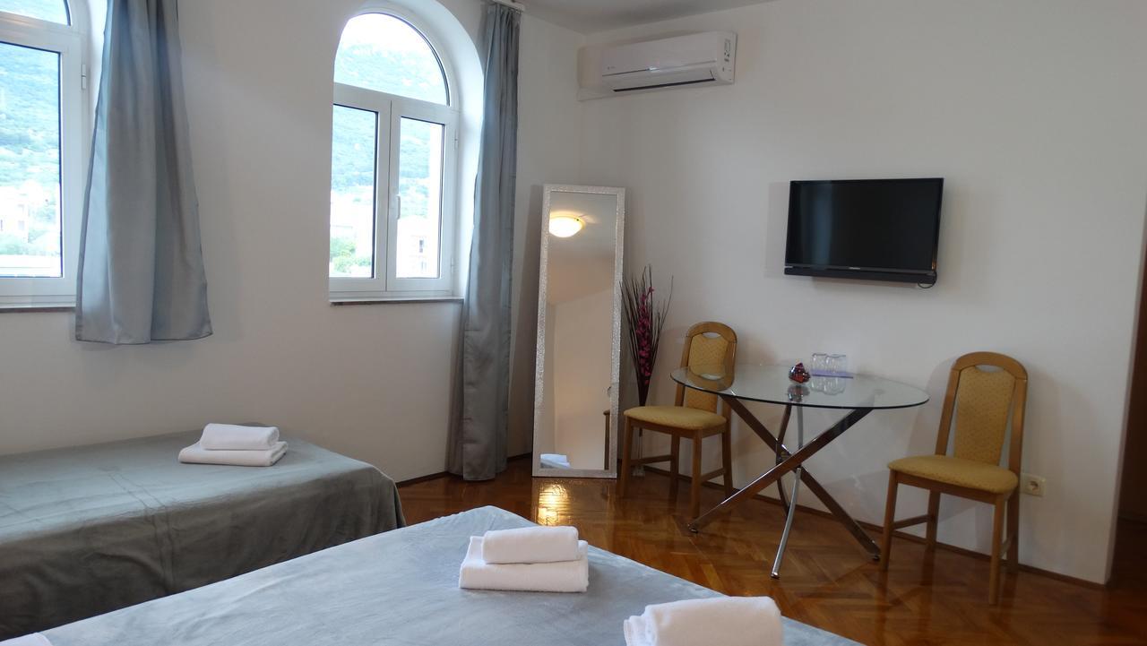 Guest House Mamut คาชเตลา ภายนอก รูปภาพ